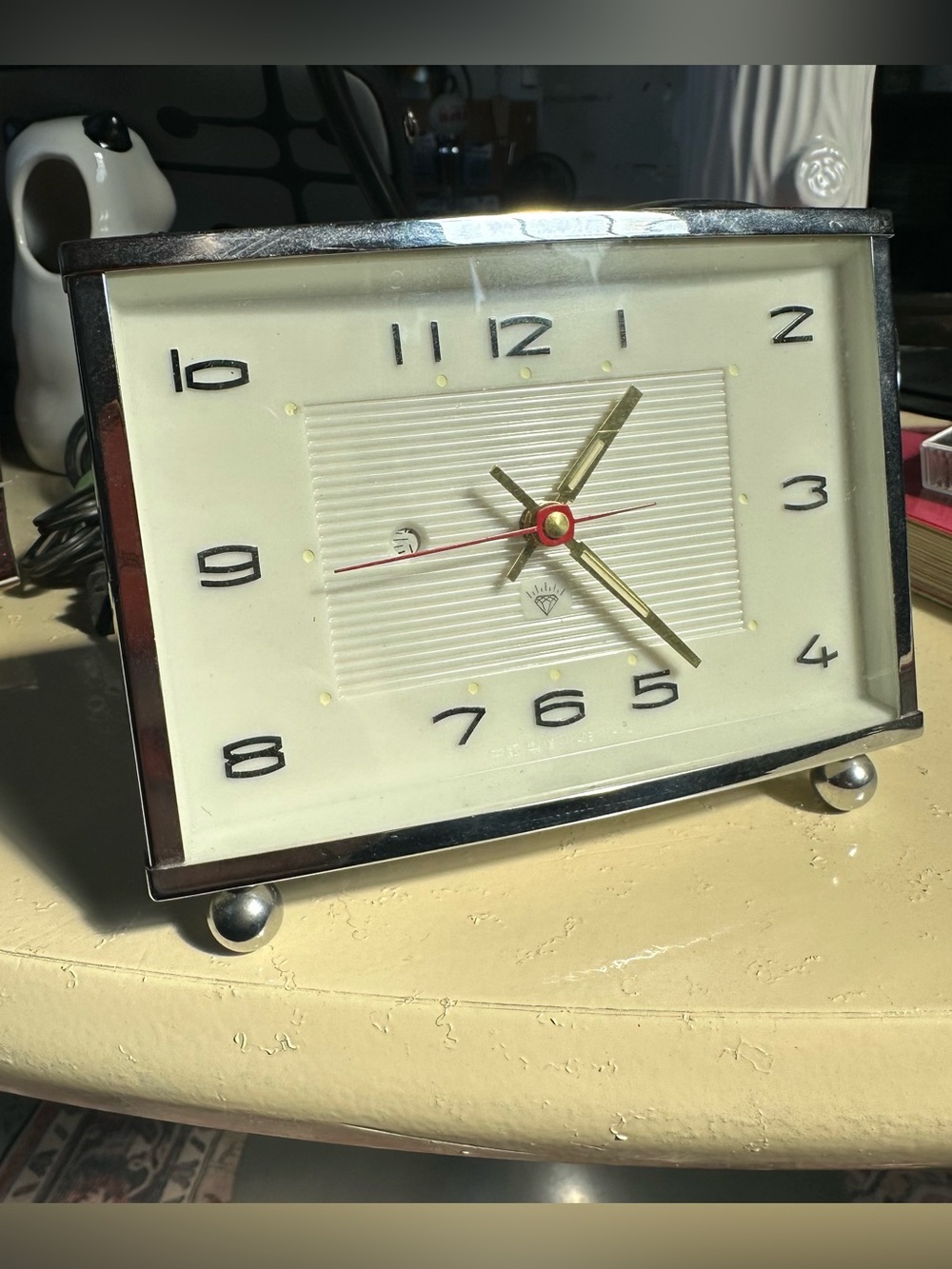 Diamond Shanghai Rectangular Retro Wall Clock in Cream and Silver